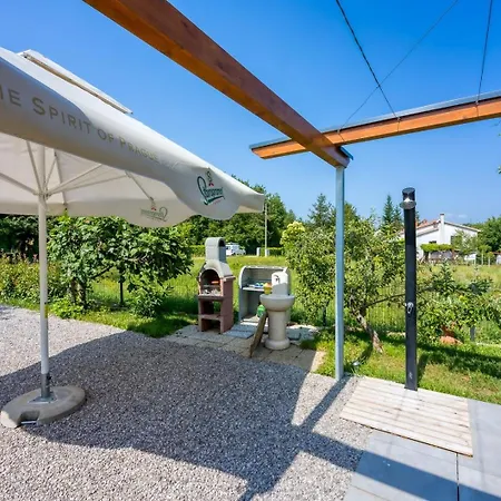 Lovely With Jacuzzi Holiday home Veligolji