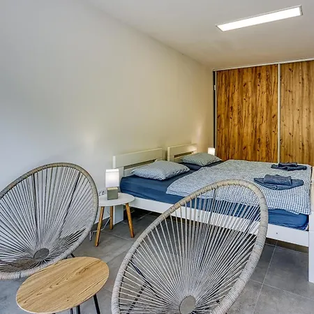 別荘 Lovely With Jacuzzi VeliGolji