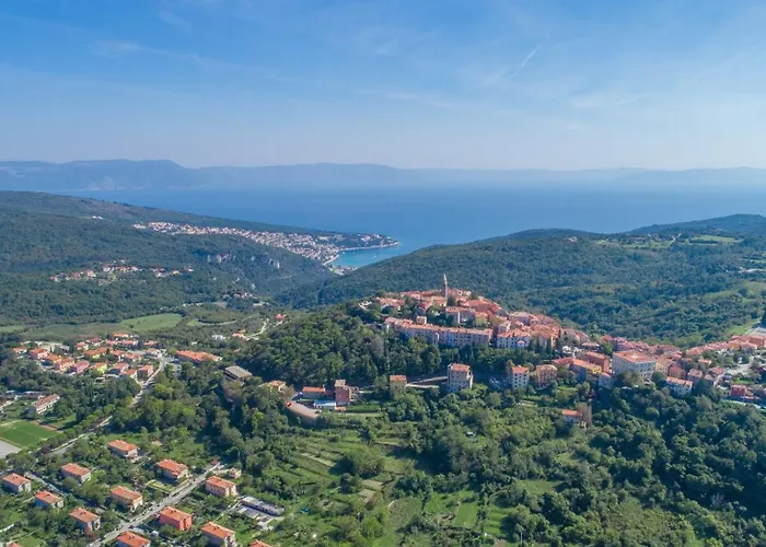 Lovely With Jacuzzi *