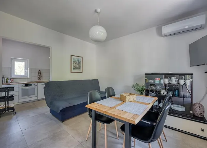 펜션 Lovely With Jacuzzi