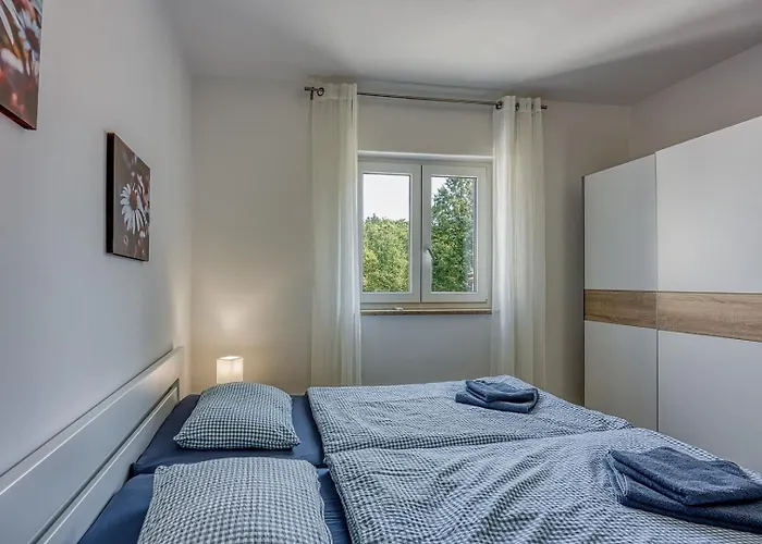 Lovely With Jacuzzi *