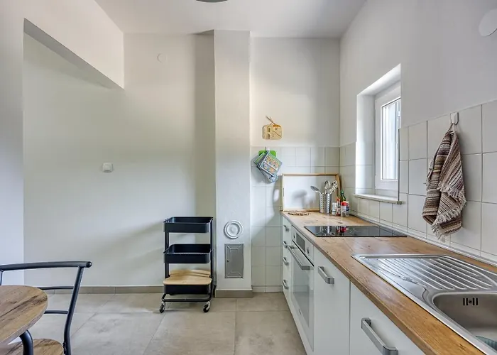 Lovely With Jacuzzi 펜션 Veligolji