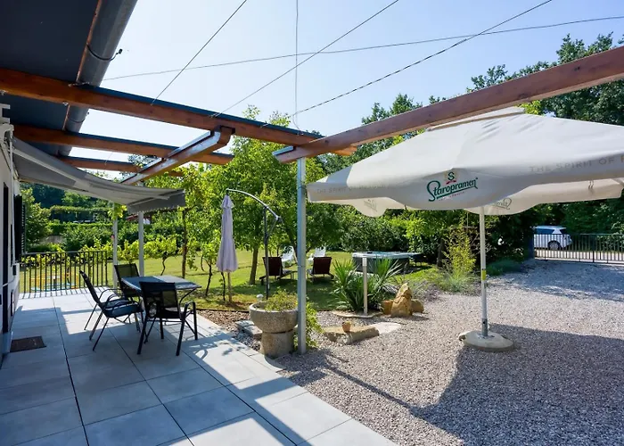 펜션 Lovely With Jacuzzi Veligolji